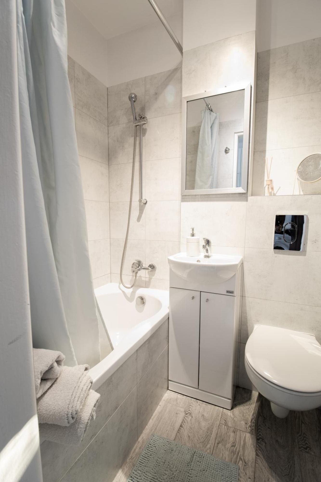 Piotrapartments - Bruna Green City Apartment Варшава Экстерьер фото